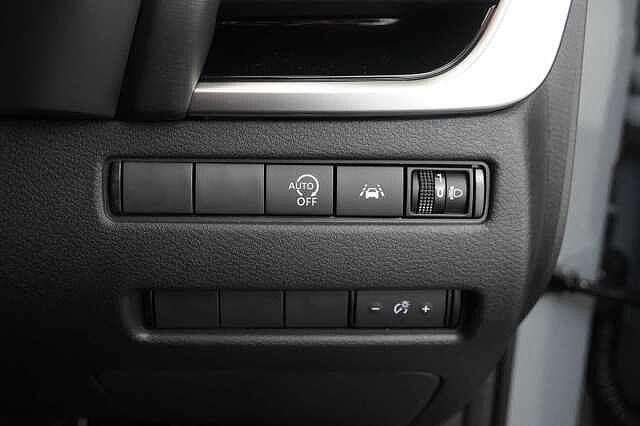 Nissan Qashqai 1.3 DIG-T MH 140 N-Connecta with Glass Roof + Sat Nav and 360 View Cameras