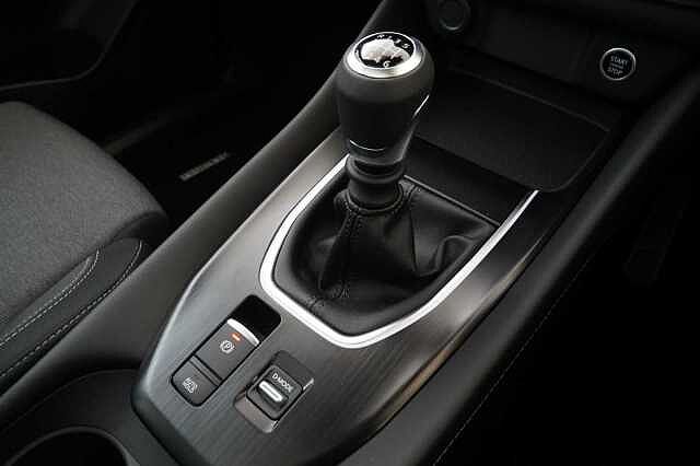 Nissan Qashqai 1.3 DIG-T MH 140 N-Connecta with Glass Roof + Sat Nav and 360 View Cameras