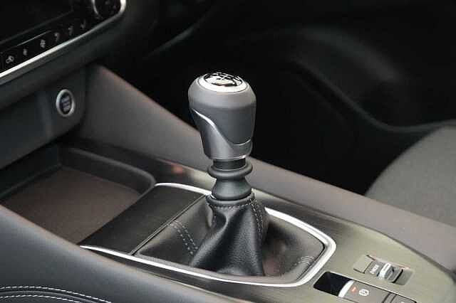 Nissan Qashqai 1.3 DIG-T MH 140 N-Connecta with Glass Roof + Sat Nav and 360 View Cameras