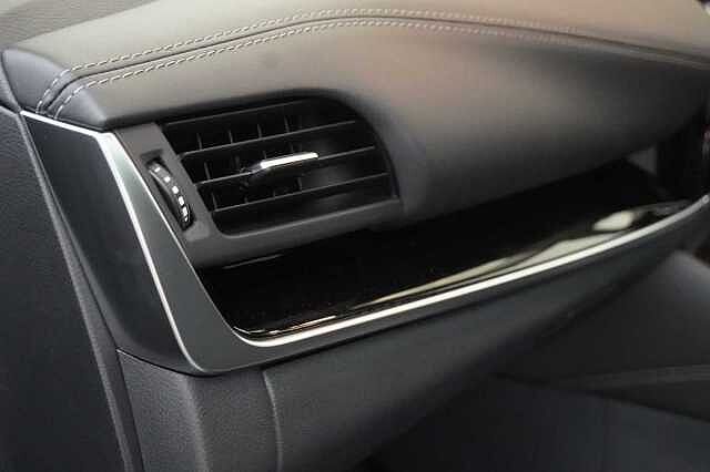 Nissan Qashqai 1.3 DIG-T MH 140 N-Connecta with Glass Roof + Sat Nav and 360 View Cameras