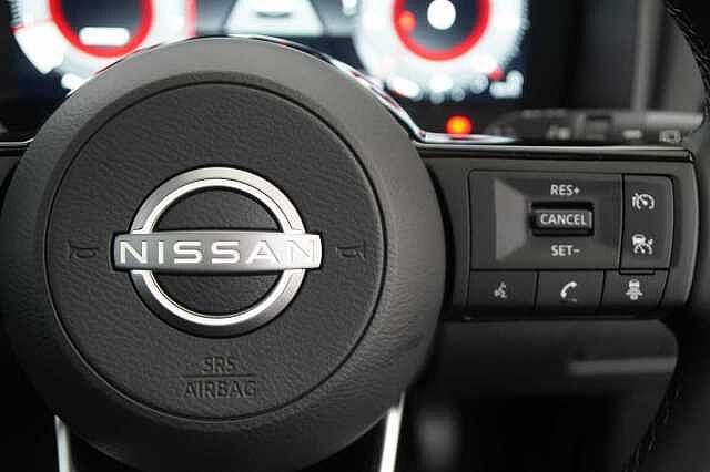 Nissan Qashqai 1.3 DIG-T MH 140 N-Connecta with Glass Roof + Sat Nav and 360 View Cameras