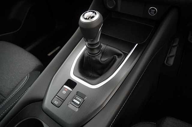 Nissan Qashqai 1.3 DIG-T MH 140 N-Connecta with Glass Roof + Sat Nav and 360 View Cameras