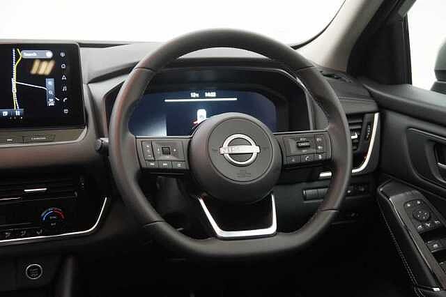 Nissan Qashqai 1.3 DIG-T MH 140 N-Connecta with Glass Roof + Sat Nav and 360 View Cameras
