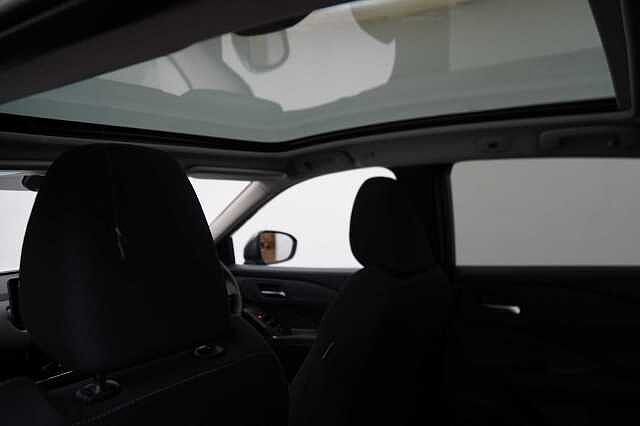 Nissan Qashqai 1.3 DIG-T MH 140 N-Connecta with Glass Roof + Sat Nav and 360 View Cameras