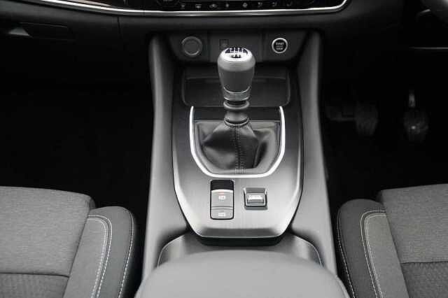 Nissan Qashqai 1.3 DIG-T MH 140 N-Connecta with Glass Roof + Sat Nav and 360 View Cameras