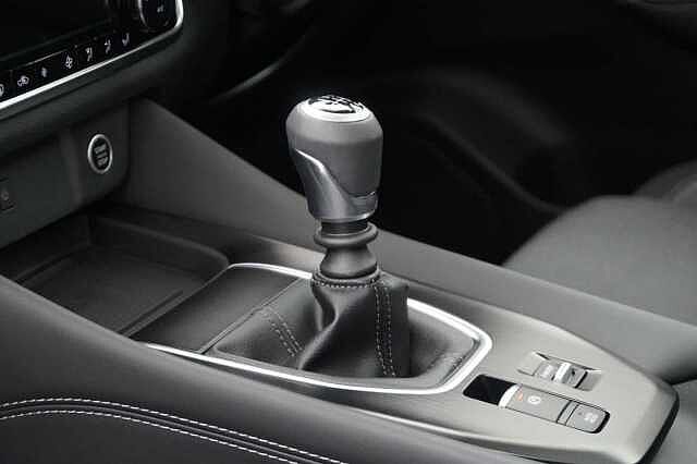 Nissan Qashqai 1.3 DIG-T MH 140 N-Connecta with Glass Roof + Sat Nav and 360 View Cameras