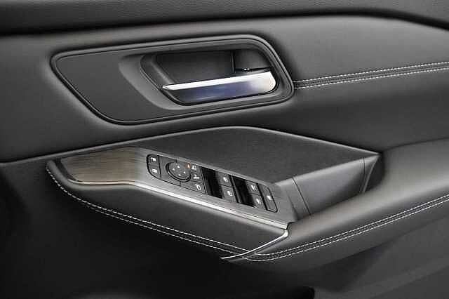 Nissan Qashqai 1.3 DIG-T MH 140 N-Connecta with Glass Roof + Sat Nav and 360 View Cameras