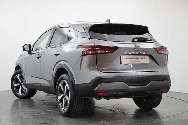 Nissan Qashqai 1.3 DIG-T MH 140 N-Connecta with Glass Roof + Sat Nav and 360 View Cameras