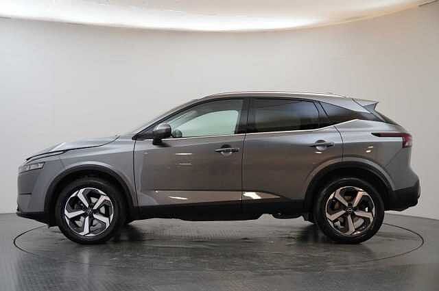 Nissan Qashqai 1.3 DIG-T MH 140 N-Connecta with Glass Roof + Sat Nav and 360 View Cameras