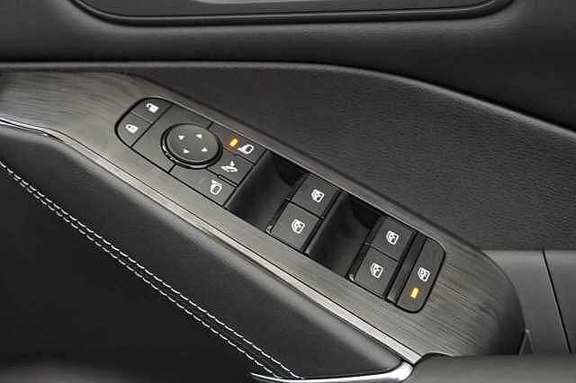 Nissan Qashqai 1.3 DIG-T MH 140 N-Connecta with Glass Roof + Sat Nav and 360 View Cameras