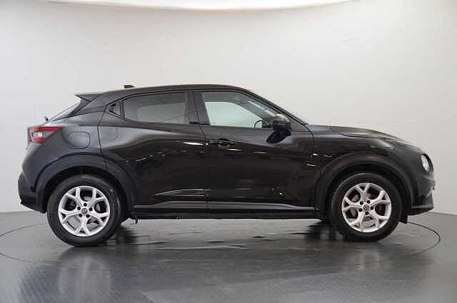 Nissan Juke 1.0 DIG-T 117 N-Connecta with Sat Nav and Rear View Camera
