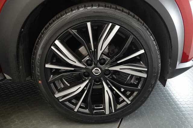 Nissan Juke 1.0 DIG-T 114 Tekna+ with BOSE and Drive Assist + Tow Bar and Orange Pack