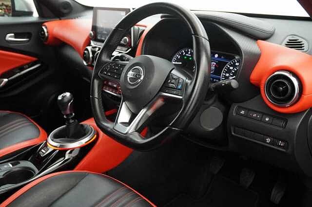 Nissan Juke 1.0 DIG-T 114 Tekna+ with BOSE and Drive Assist + Tow Bar and Orange Pack