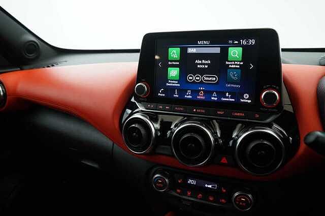 Nissan Juke 1.0 DIG-T 114 Tekna+ with BOSE and Drive Assist + Tow Bar and Orange Pack