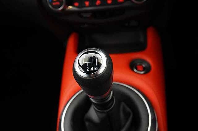 Nissan Juke 1.0 DIG-T 114 Tekna+ with BOSE and Drive Assist + Tow Bar and Orange Pack