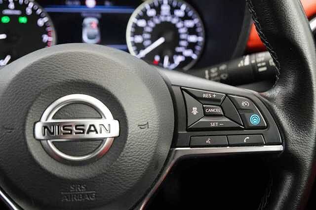 Nissan Juke 1.0 DIG-T 114 Tekna+ with BOSE and Drive Assist + Tow Bar and Orange Pack