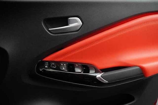 Nissan Juke 1.0 DIG-T 114 Tekna+ with BOSE and Drive Assist + Tow Bar and Orange Pack