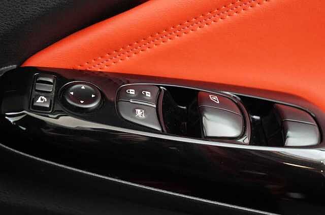 Nissan Juke 1.0 DIG-T 114 Tekna+ with BOSE and Drive Assist + Tow Bar and Orange Pack