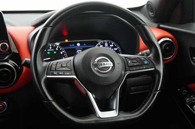 Nissan Juke 1.0 DIG-T 114 Tekna+ with BOSE and Drive Assist + Tow Bar and Orange Pack