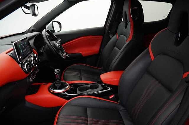 Nissan Juke 1.0 DIG-T 114 Tekna+ with BOSE and Drive Assist + Tow Bar and Orange Pack