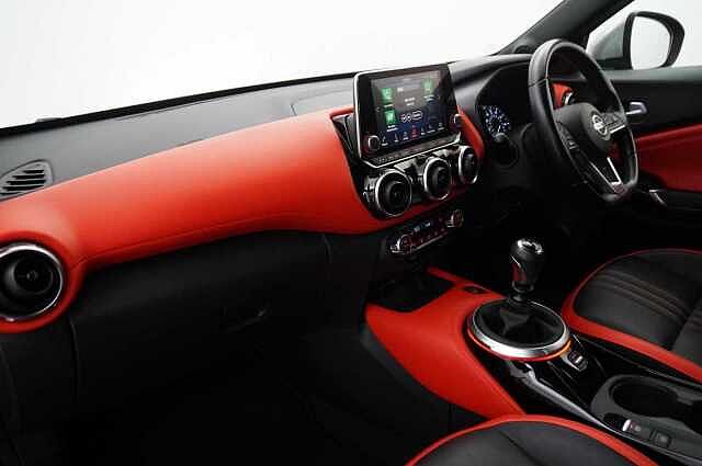 Nissan Juke 1.0 DIG-T 114 Tekna+ with BOSE and Drive Assist + Tow Bar and Orange Pack