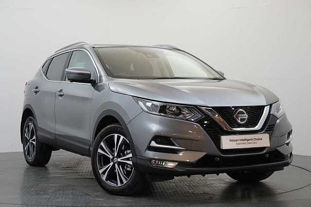 Nissan Qashqai 1.3 DIG-T 140 N-Connecta with Glass Roof + Sat Nav and 360 View Cameras