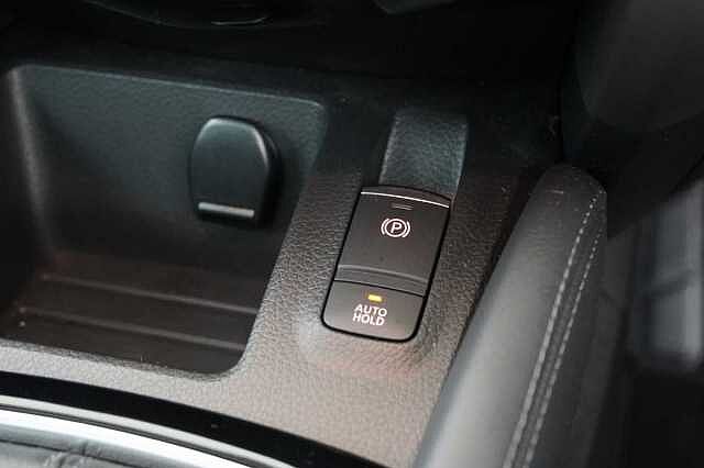 Nissan Qashqai 1.3 DIG-T 140 N-Connecta with Glass Roof + Sat Nav and 360 View Cameras