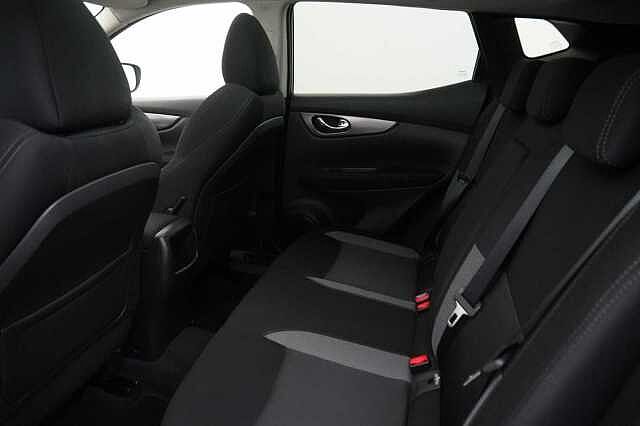 Nissan Qashqai 1.3 DIG-T 140 N-Connecta with Glass Roof + Sat Nav and 360 View Cameras