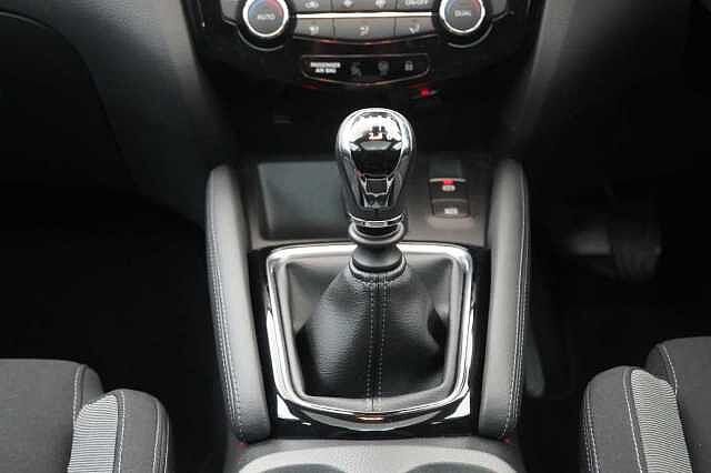 Nissan Qashqai 1.3 DIG-T 140 N-Connecta with Glass Roof + Sat Nav and 360 View Cameras