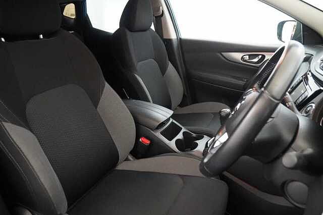 Nissan Qashqai 1.3 DIG-T 140 N-Connecta with Glass Roof + Sat Nav and 360 View Cameras