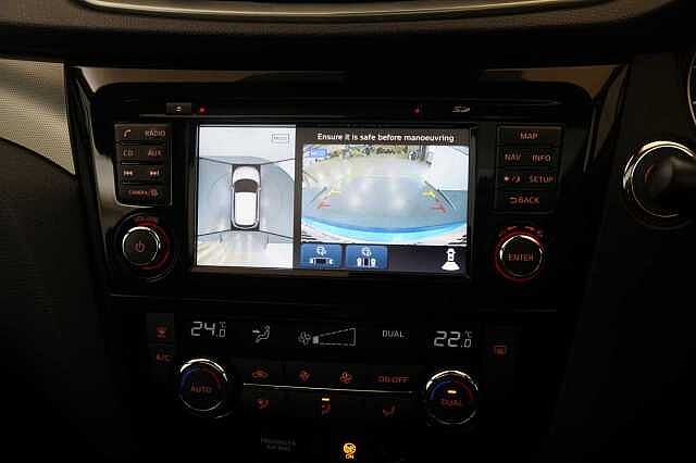 Nissan Qashqai 1.3 DIG-T 140 N-Connecta with Glass Roof + Sat Nav and 360 View Cameras