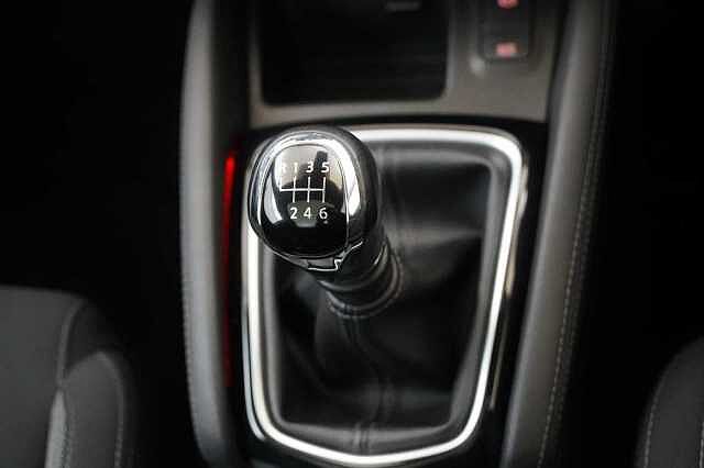 Nissan Qashqai 1.3 DIG-T 140 N-Connecta with Glass Roof + Sat Nav and 360 View Cameras