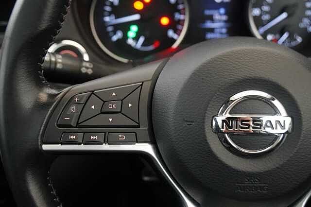 Nissan Qashqai 1.3 DIG-T 140 N-Connecta with Glass Roof + Sat Nav and 360 View Cameras