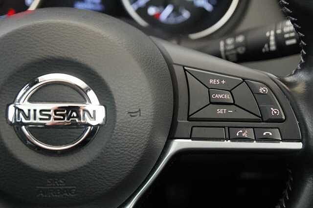 Nissan Qashqai 1.3 DIG-T 140 N-Connecta with Glass Roof + Sat Nav and 360 View Cameras