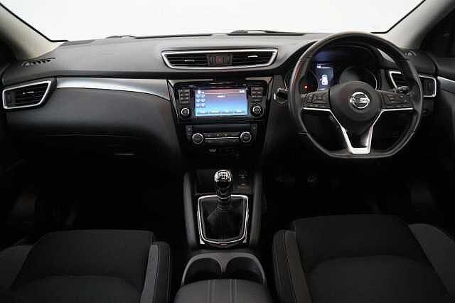 Nissan Qashqai 1.3 DIG-T 140 N-Connecta with Glass Roof + Sat Nav and 360 View Cameras