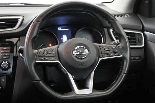 Nissan Qashqai 1.3 DIG-T 140 N-Connecta with Glass Roof + Sat Nav and 360 View Cameras