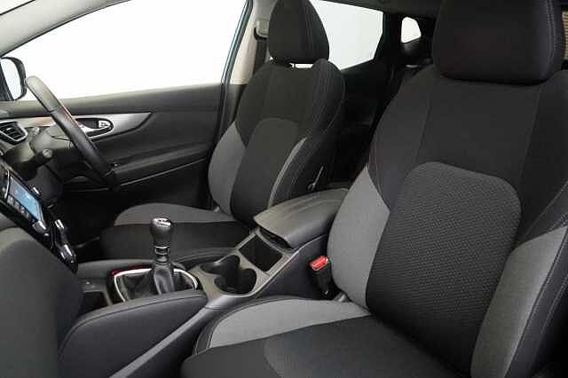 Nissan Qashqai 1.3 DIG-T 140 N-Connecta with Glass Roof + Sat Nav and 360 View Cameras