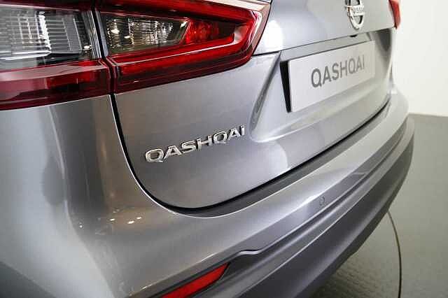 Nissan Qashqai 1.3 DIG-T 140 N-Connecta with Glass Roof + Sat Nav and 360 View Cameras