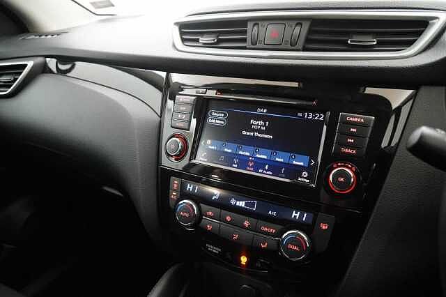 Nissan Qashqai 1.3 DIG-T 160 Acenta Premium with Sat Nav and Rear View Camera