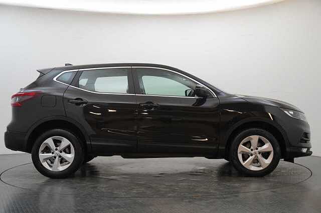 Nissan Qashqai 1.3 DIG-T 160 Acenta Premium with Sat Nav and Rear View Camera