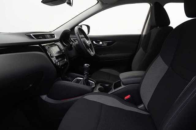 Nissan Qashqai 1.3 DIG-T 160 Acenta Premium with Sat Nav and Rear View Camera