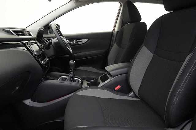 Nissan Qashqai 1.3 DIG-T 160 Acenta Premium with Sat Nav and Rear View Camera