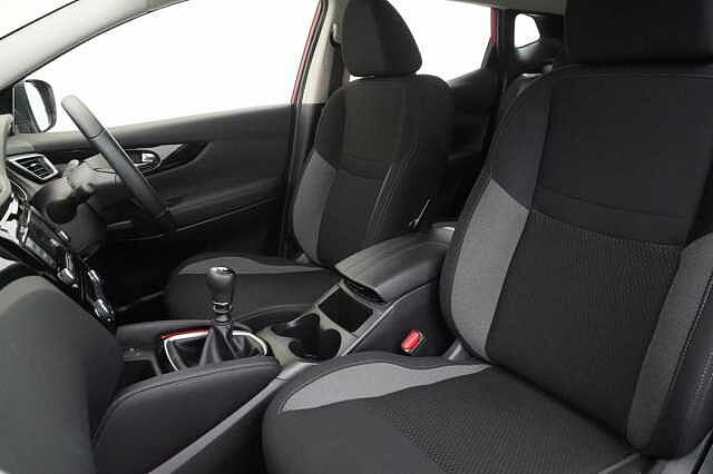 Nissan Qashqai 1.3 DIG-T 160 Acenta Premium with Sat Nav and Rear View Camera