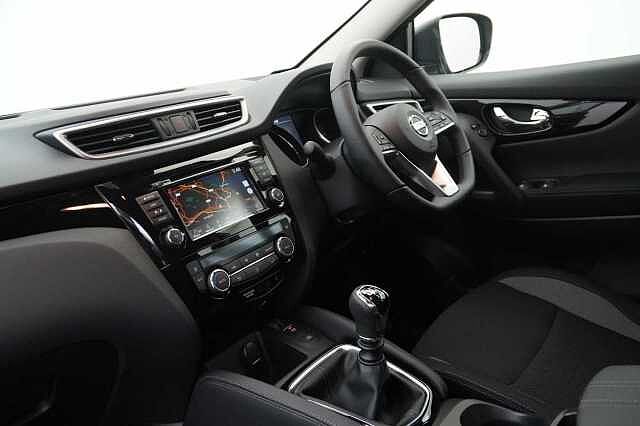 Nissan Qashqai 1.3 DIG-T 160 Acenta Premium with Sat Nav and Rear View Camera