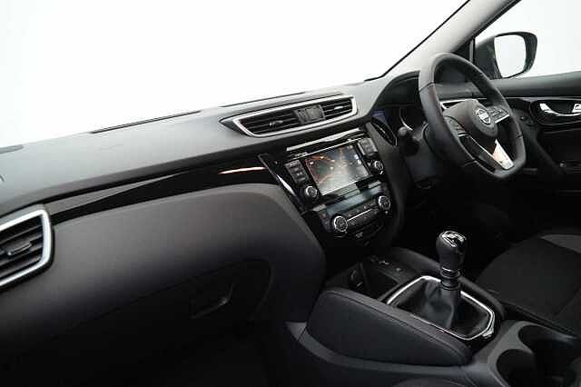 Nissan Qashqai 1.3 DIG-T 160 Acenta Premium with Sat Nav and Rear View Camera