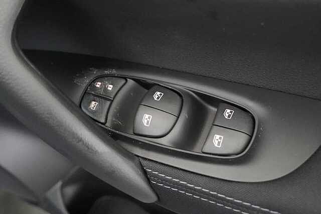 Nissan Qashqai 1.3 DIG-T 160 Acenta Premium with Sat Nav and Rear View Camera