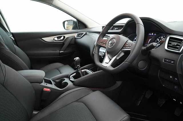 Nissan Qashqai 1.3 DIG-T 160 Tekna with BOSE Audio and Drive Assist Technology