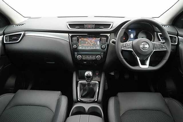 Nissan Qashqai 1.3 DIG-T 160 Tekna with BOSE Audio and Drive Assist Technology