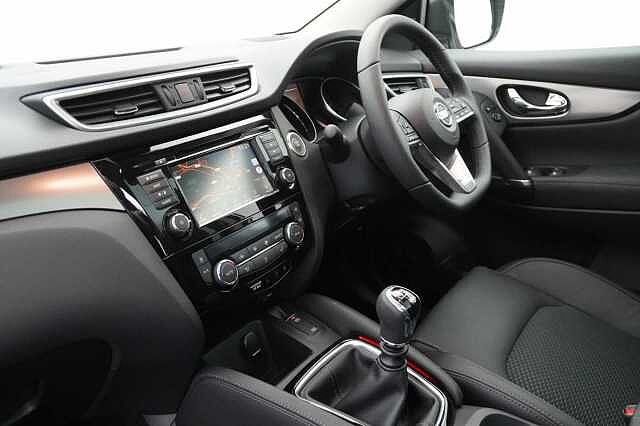 Nissan Qashqai 1.3 DIG-T 160 Tekna with BOSE Audio and Drive Assist Technology
