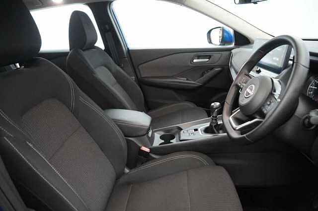 Nissan Qashqai 1.3 DIG-T MH 140 Acenta Premium with Rear View Camera